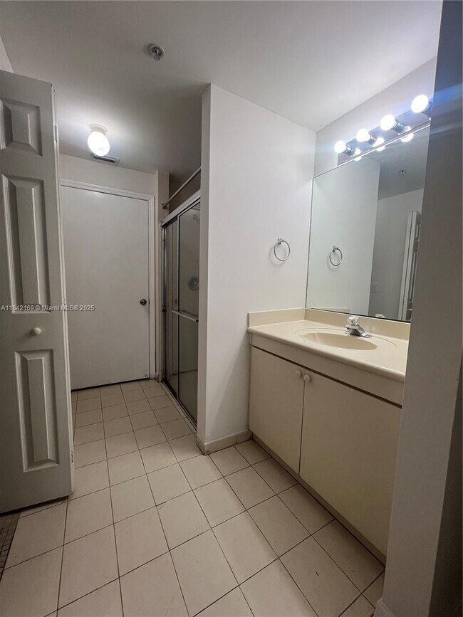 Building Photo - 6340 NW 114th Ave