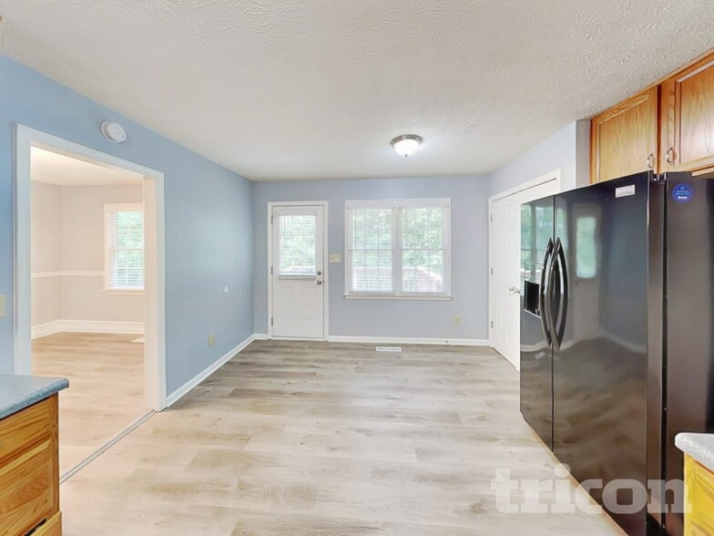 Building Photo - 411 Stewart Dr