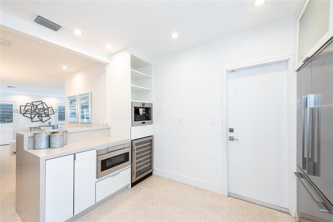 Building Photo - 829 Malaga Ave