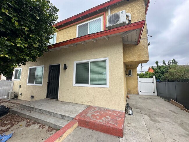 Building Photo - Completely Renovated 2 Bed + 2 Bath House ...
