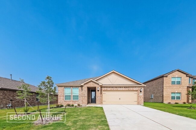 Building Photo - 2121 Meadow Dr