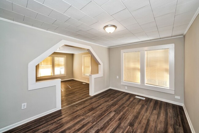 Building Photo - Charming Renovated 2BR Home – Full of Char...
