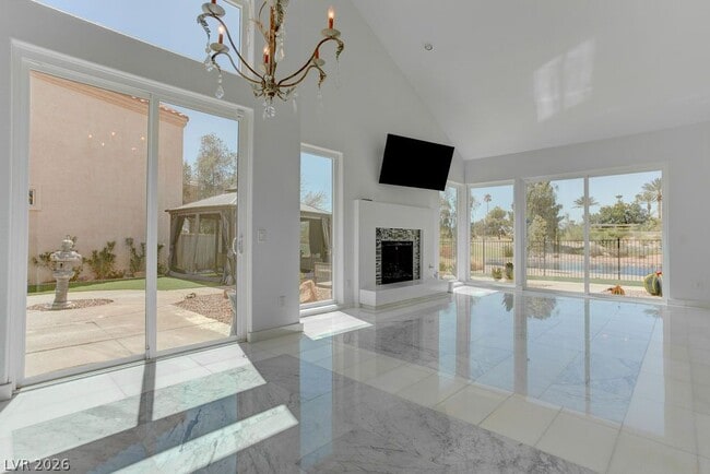 Building Photo - 8953 Diamond Falls Dr