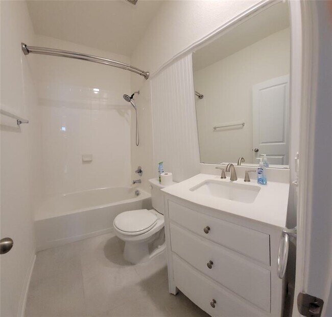 Building Photo - 307 Charter Oak Dr