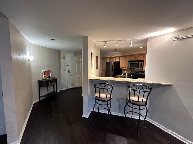 Interior foyer - 270 E Highland Ave
