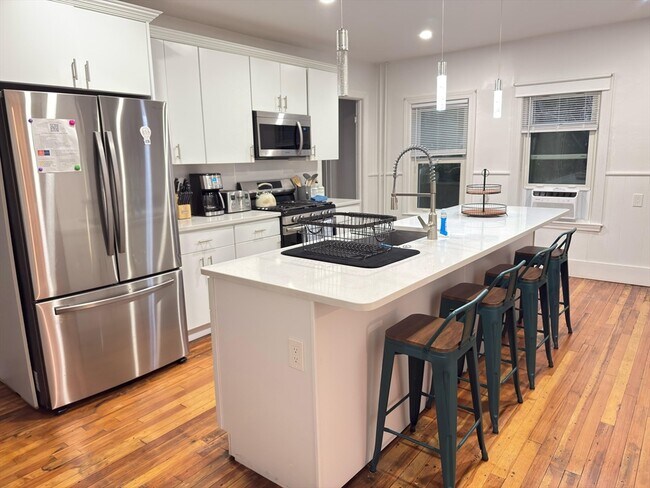 Building Photo - 15 Broadway Ave