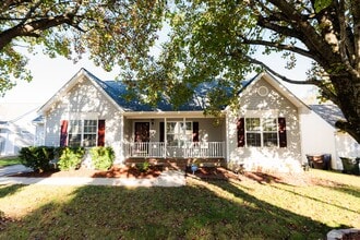 Building Photo - Charming 3Bed/2Bath house with 1 car garage in Greensboro