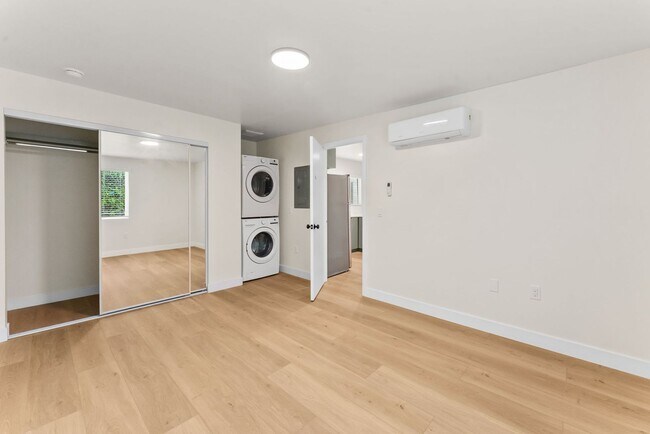 Building Photo - 2735 Broadway-4