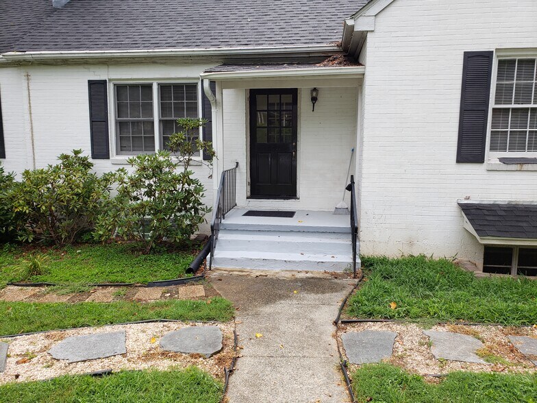 Building Photo - 114 Howard Dr