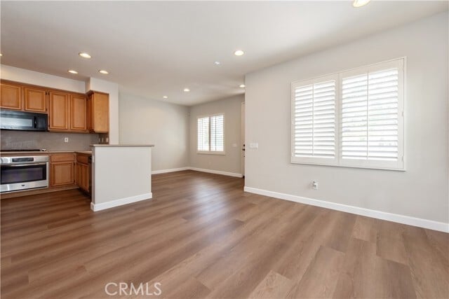 Building Photo - 22 Moonstone