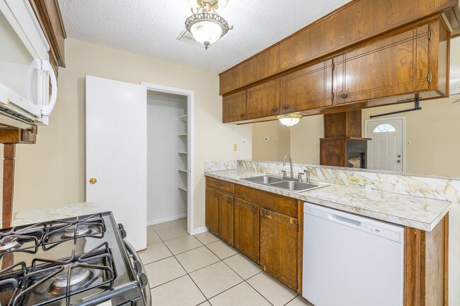 Building Photo - 4910 Redfish Reef Dr