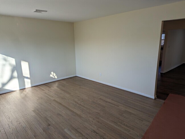 Building Photo - 1836 Perryville Rd