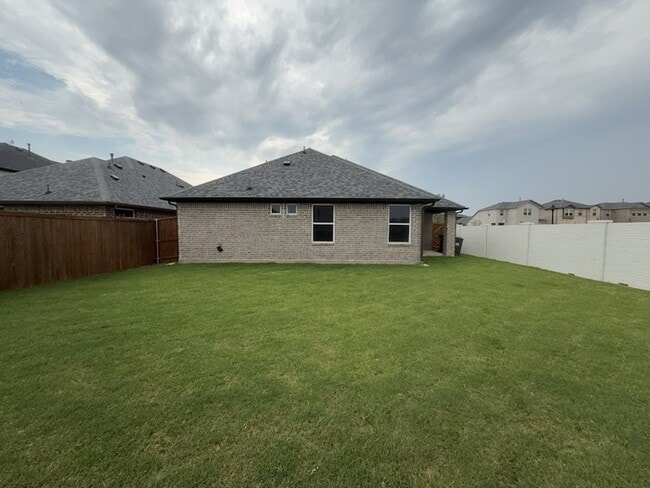 Building Photo - 612 Amenduni Ln