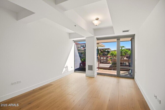 Building Photo - 7131 E Rancho Vista Dr