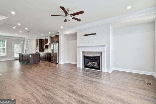 Building Photo - 1395 Harris Way S