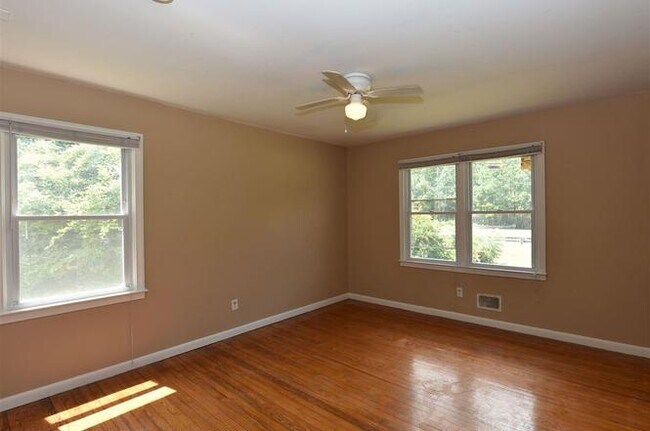 Building Photo - 5004 Louisburg Rd