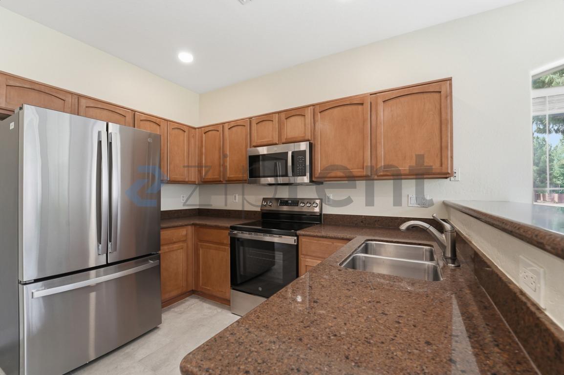 Building Photo - 2600 E Springfield Pl