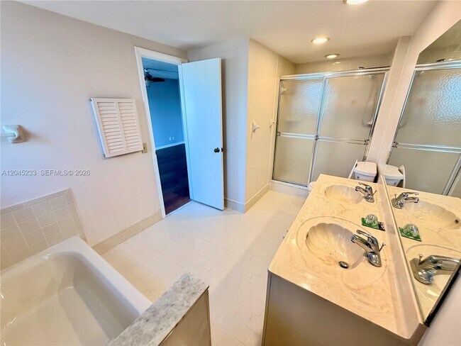 Building Photo - 7361 SW 26th Ct