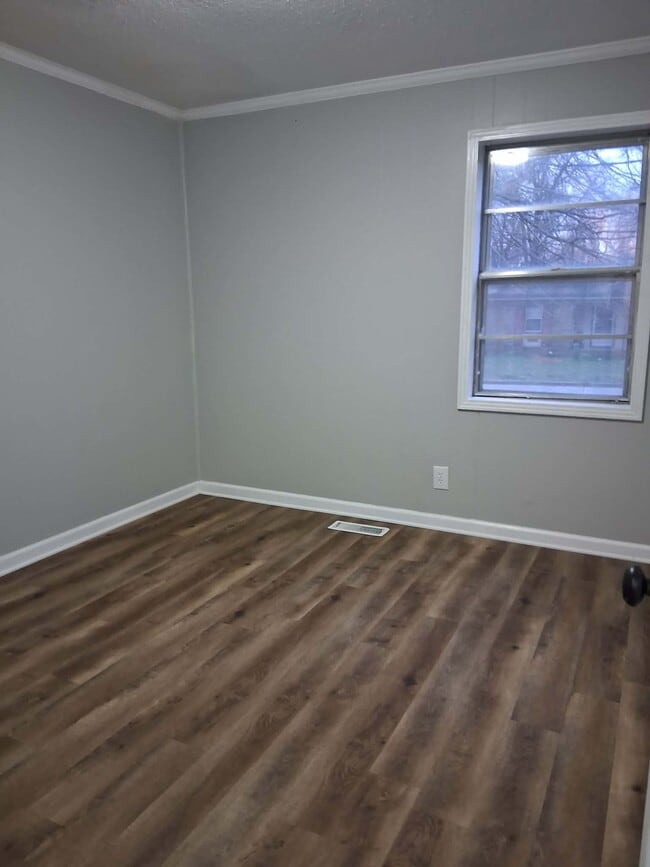 Building Photo - 1103 Berrywood Ave
