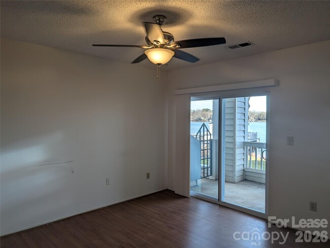 Building Photo - 943 Southwest Dr