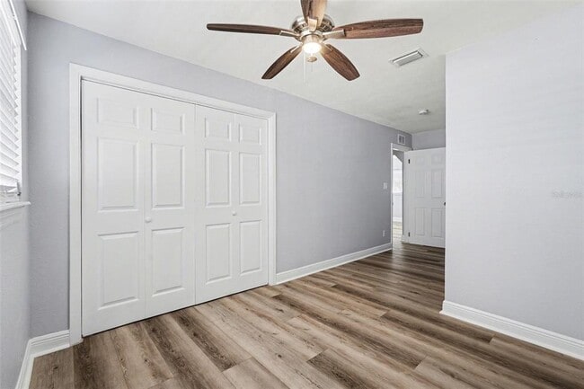 Building Photo - 8902 El Portal Dr