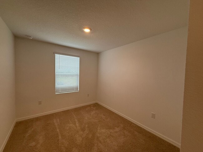 Building Photo - Palmero Community ~ 3 bed/ 2.5 bath Townhouse