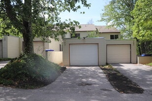 Building Photo - 703 Idlewood Ln