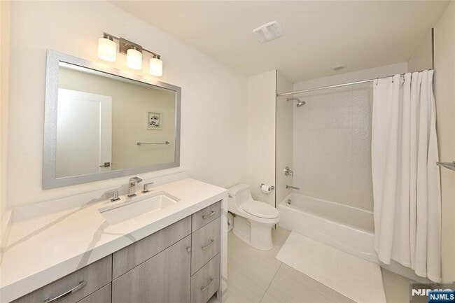 Building Photo - 31 Hearthstone Ct