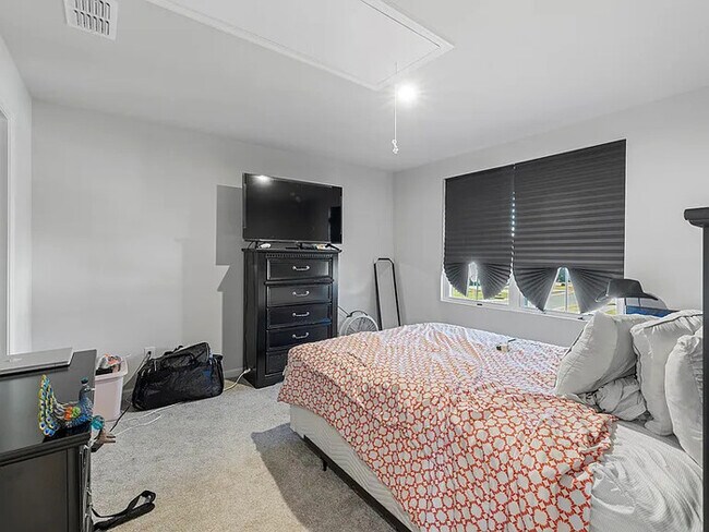 Building Photo - Lease OR Lease to Own