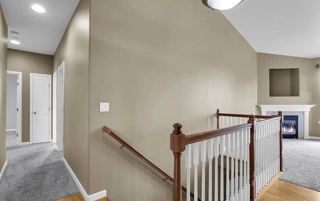 Building Photo - 10365 Rd 5.6 NE