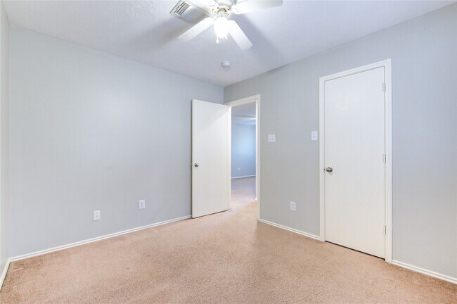 Building Photo - 1823 Usher Ct