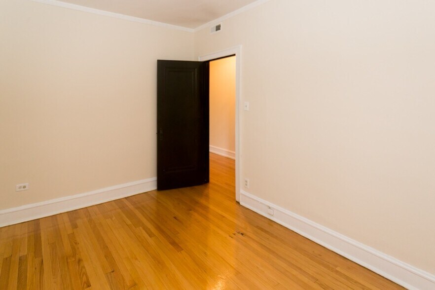 Building Photo - 1455 W Byron St