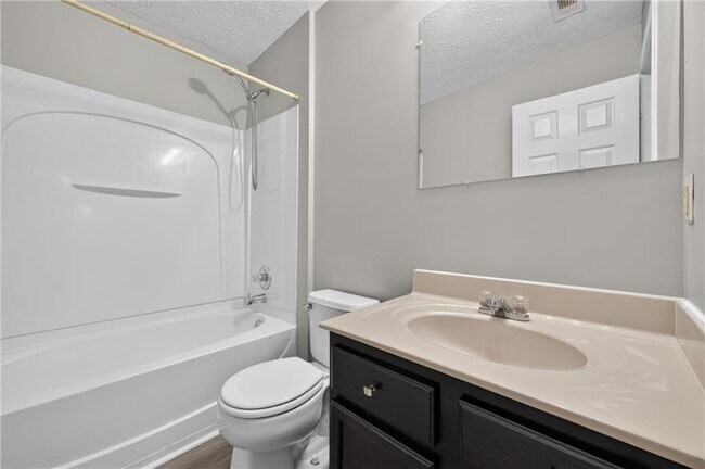 Building Photo - 437 Waterbury Way