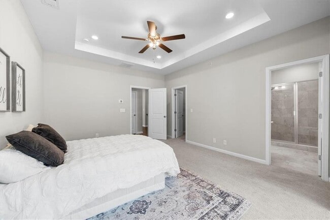 Building Photo - 324 Commons Ave