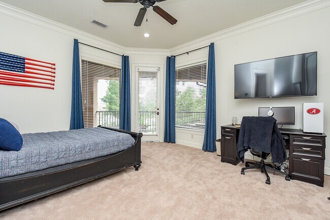 Building Photo - 10 Player Pond Pl