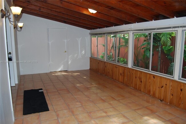 Building Photo - 270 S Melrose Dr