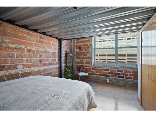 Building Photo - 521 S 7th St