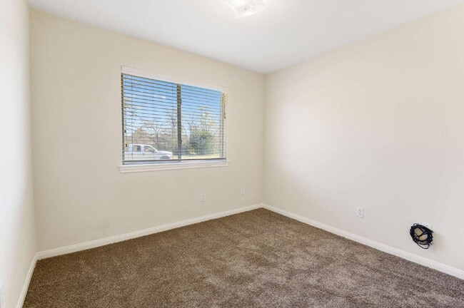 Building Photo - 203 Paradise Ln