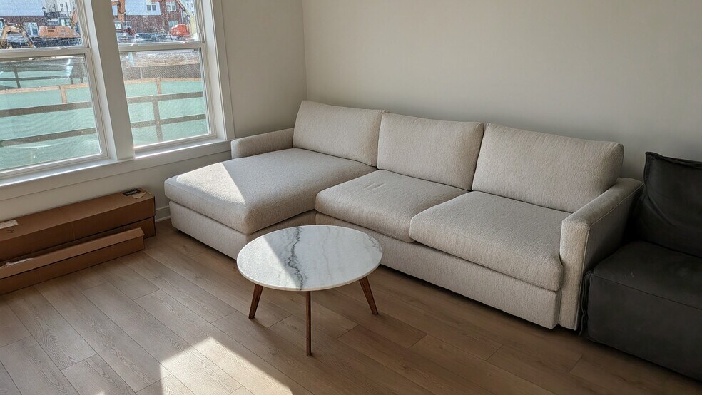 Building Photo - 2005 Henson Norris St