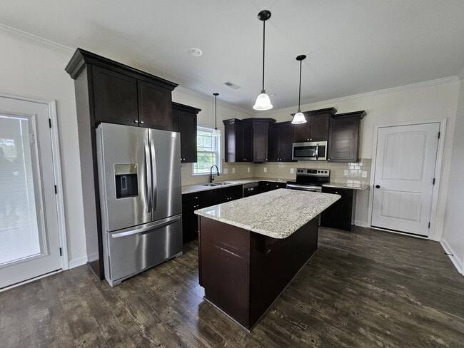 Building Photo - 303 Weeping Willow Dr