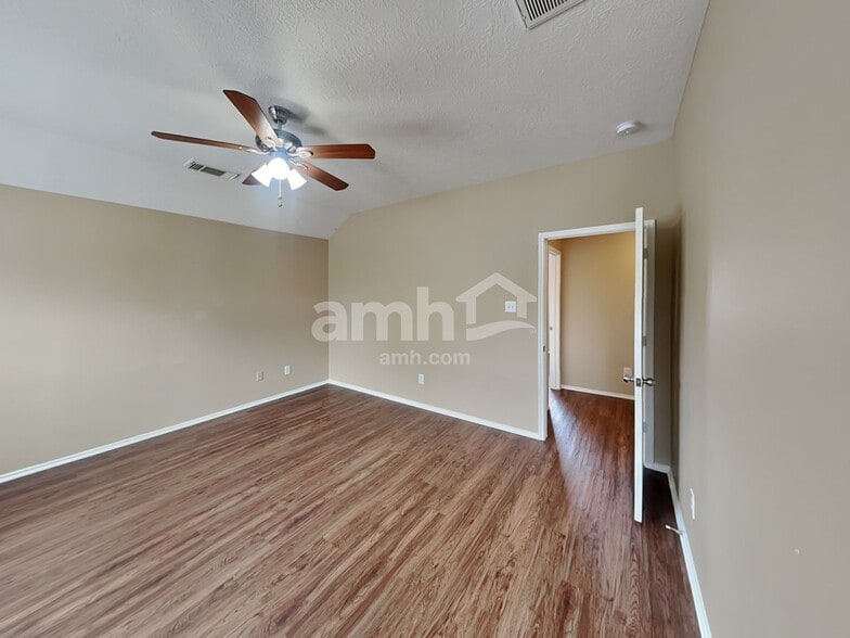 Building Photo - 8918 Farm Ridge Ln