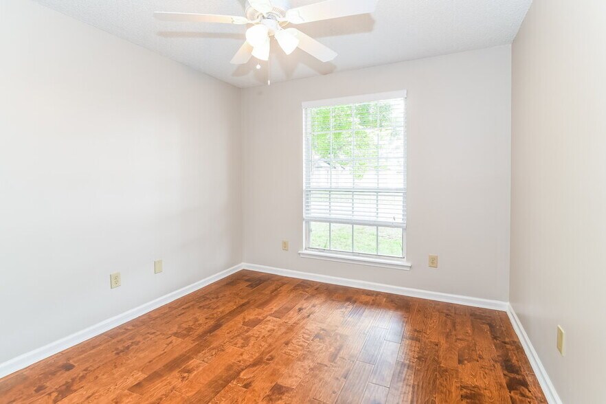 Building Photo - 12251 Rochford Ln