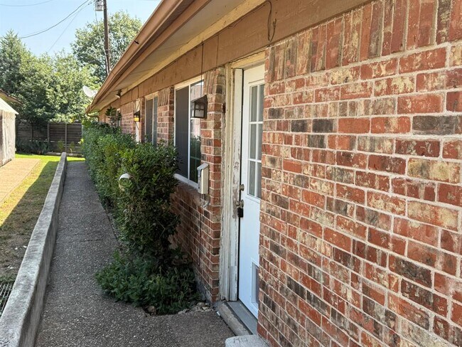 Building Photo - 3405 Willowrun Cove