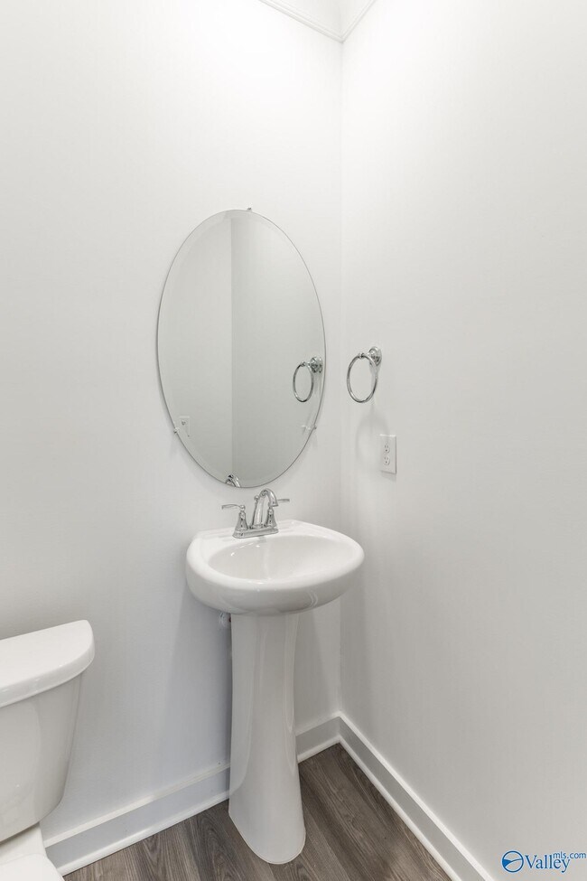 Building Photo - 7502 Discovery Pt Dr NW