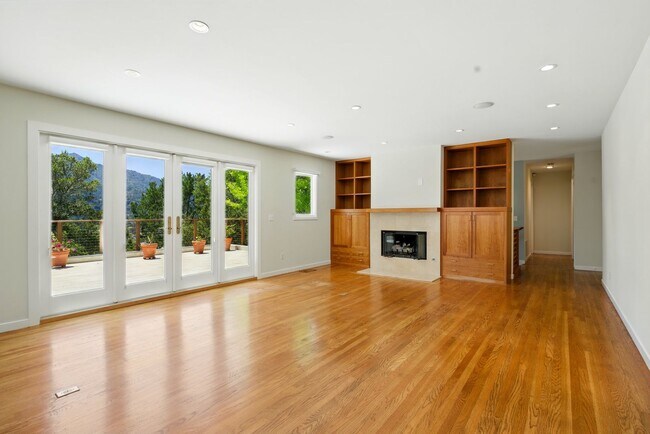Building Photo - Gorgeous 4 bedroom home in Greenbrae with ...