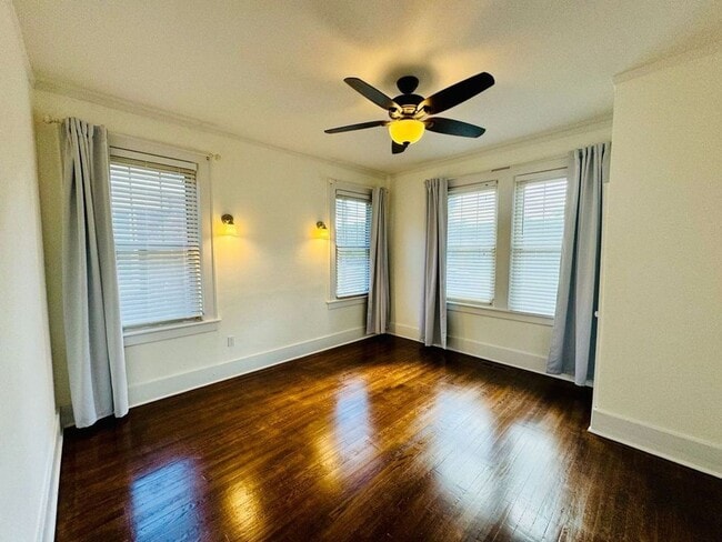 Building Photo - Available this Summer!! Beautiful 3 bed, 2 bath home located in Ardsley Park in Savannah, Ga!!