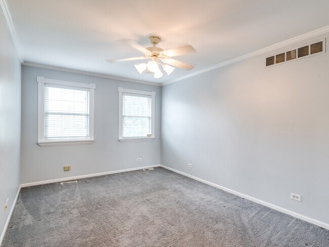 Building Photo - 325 Loomis St