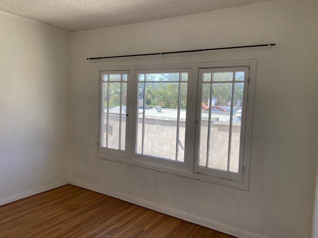 Building Photo - 800 N Mansfield Ave