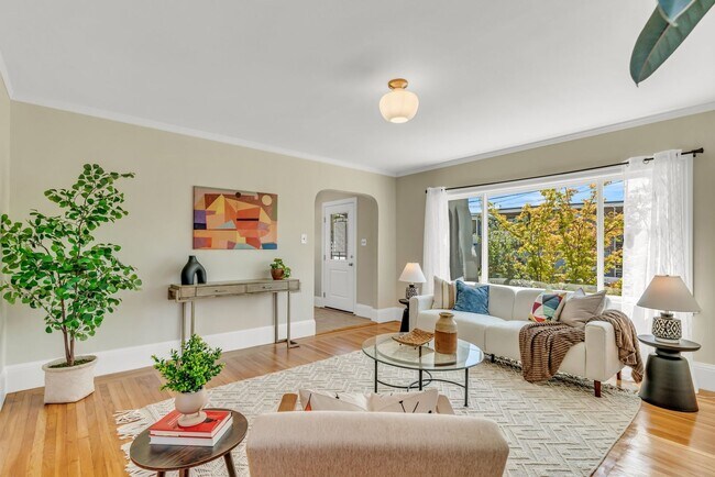 Building Photo - Charming Updated Oakland Home for Lease