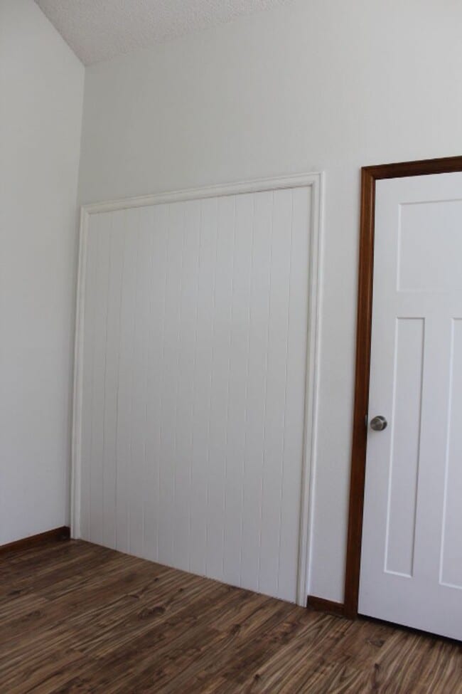 Building Photo - Gorgeous 2 Story End Unit in Lakewood!